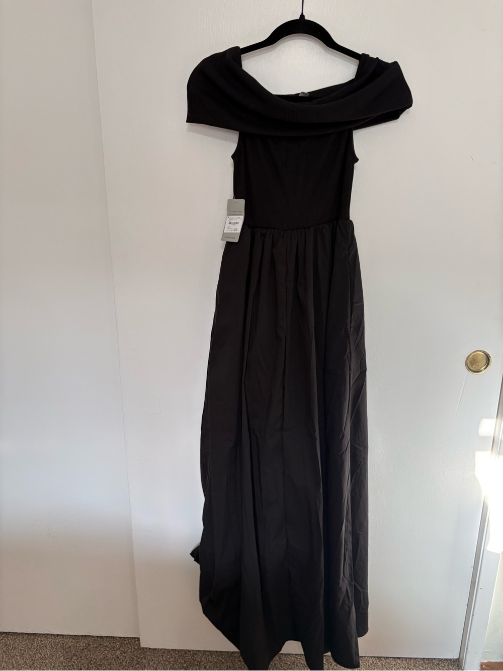 Monet Off-the-Shoulder Mixed
Media Maxi Dress - Picture 8 of 9